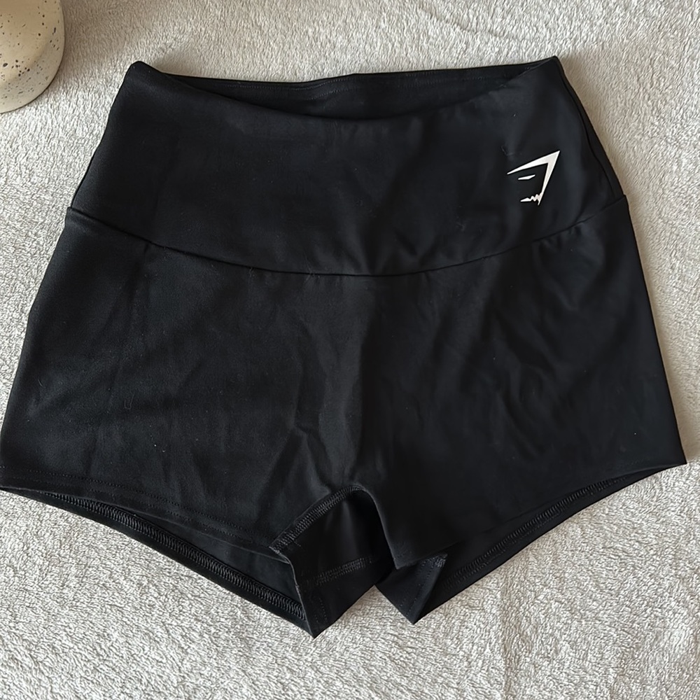 Gymshark shorts 🦈 - Picture 2 of 4